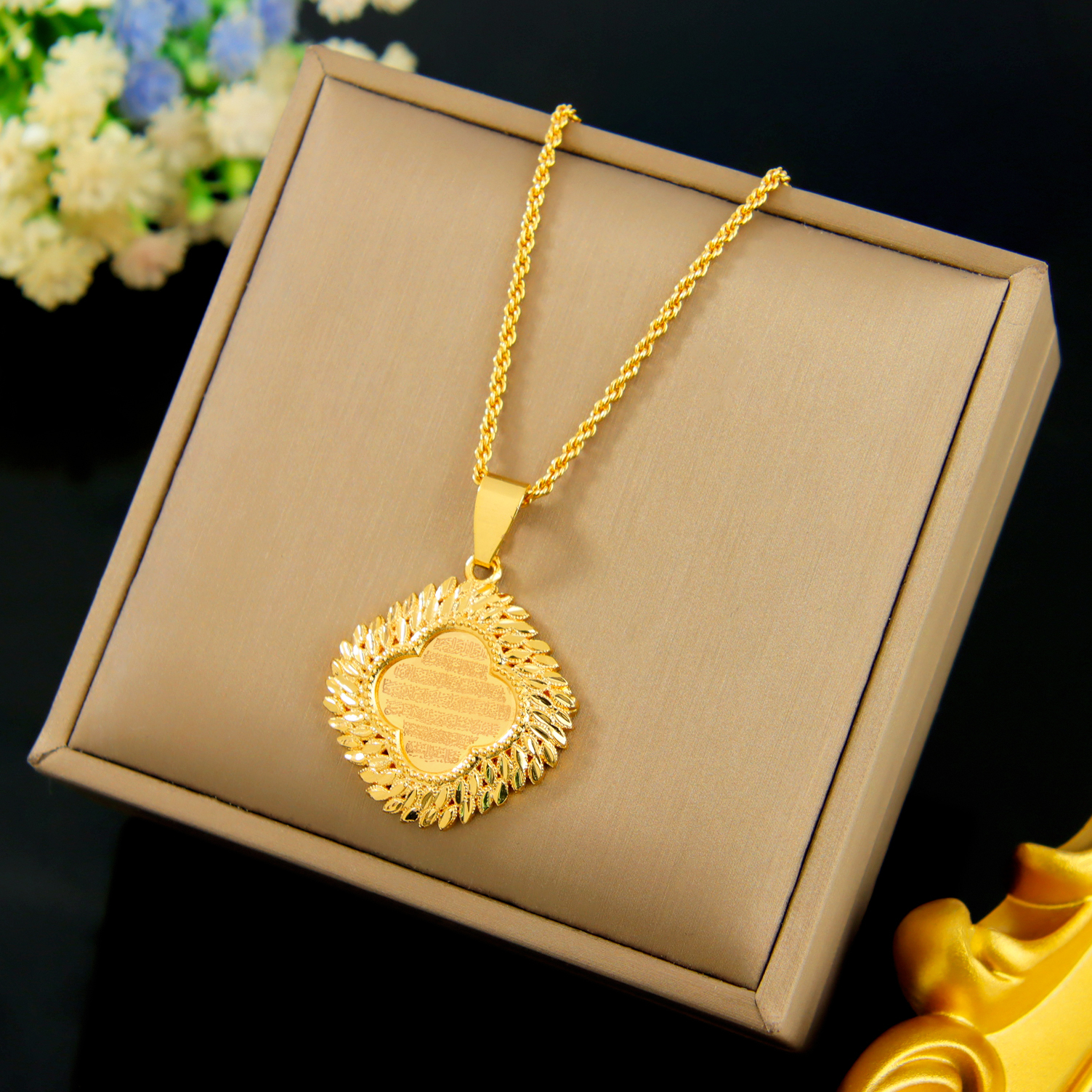 Gold Four Clover