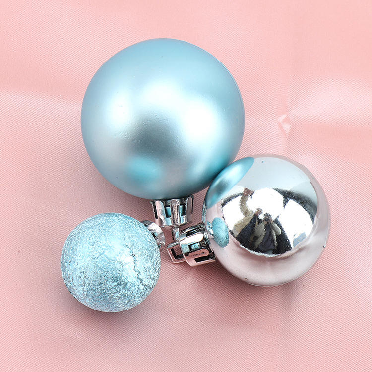 Blue suit (without brooch)