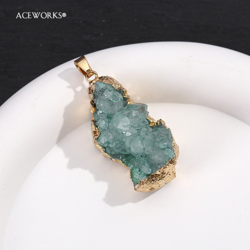 Bourgeon de cristal vert