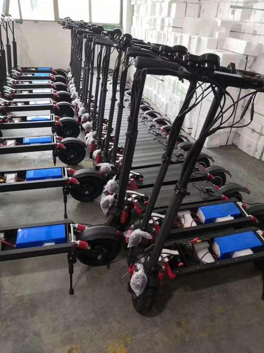 Katlanır çift mekanizmalı çift spot 11 inç kapalı yol geniş lastik yüksek güç 1200W yetişkin elektrikli Scooter