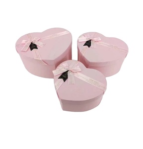 Juego de 3 Cajas de Regalo anidadas de corazón negro con lazos de cinta Cajas de regalo negras de lujo con impresión en relieve Tamaños surtidos Presente - Product Image 3