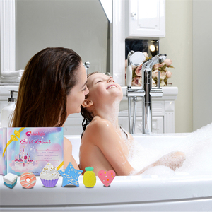 Bộ quà tặng bom tắm hình trái tim & viên sủi bọt tùy chỉnh OEM, với đồ chơi bất ngờ dành cho trẻ em, thành phần hữu cơ thuần chay cho bồn tắm bọt an toàn - Product Image 3