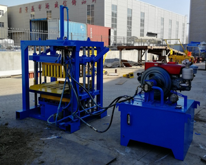Mesin Pembuat Paving & Blok Berongga Hidrolik Diesel Suoteng <span class=keywords><strong>QT4</strong></span>-30 dengan Mesin & Gearbox - Product Image 5