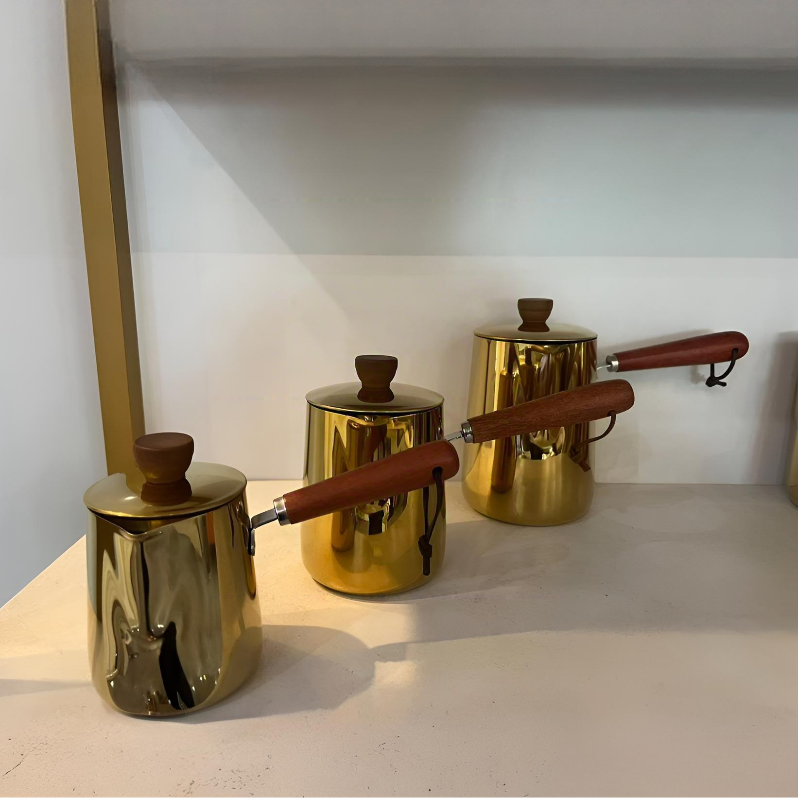 Tasse à lait à manche en bois (surface lisse), plaquée or avec couvercle