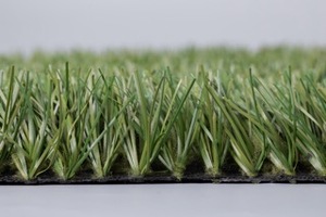 Fabrika doğrudan çevre dostu 50mm sentetik futbol çimi 25mm kazık yüksekliği <span class=keywords><strong>PE</strong></span> <span class=keywords><strong>PP</strong></span> yapay futbol çimi spor bahçeleri rulo