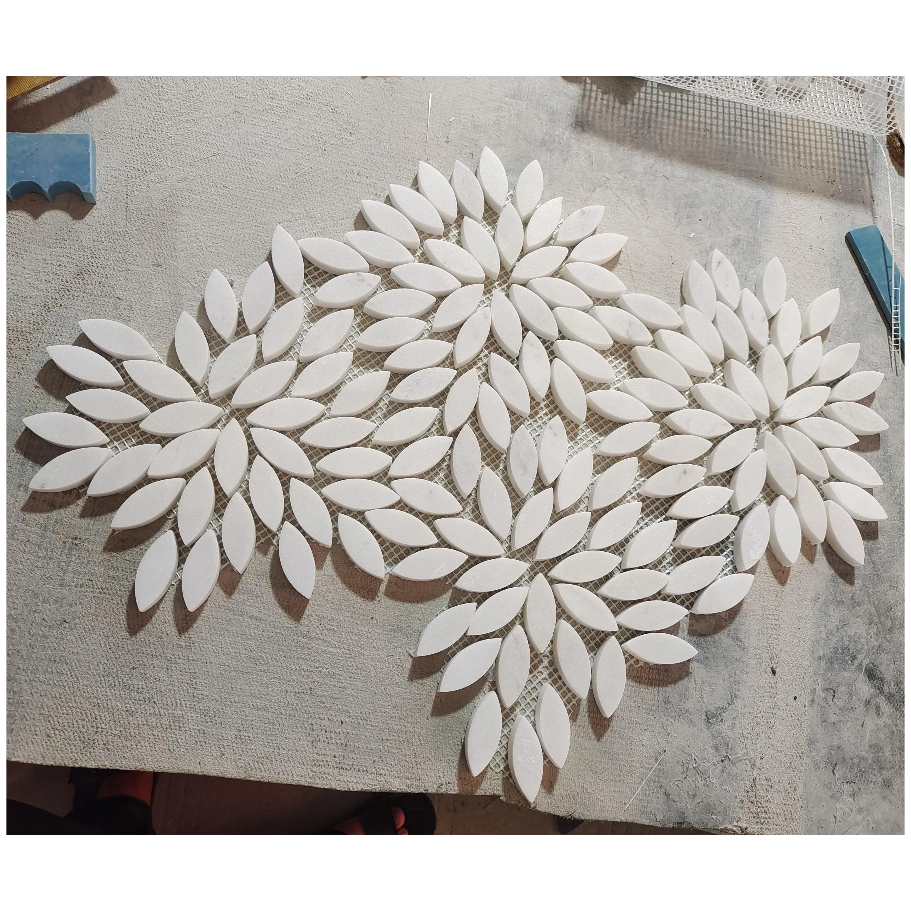 SHIHUI New Design Wall Decoração Marble Daisy Pattern Backsplash Branco Waterjet Tile Flor Forma Mármore Pedra Mosaico