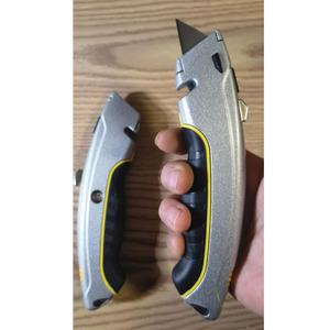 Heavy <strong>Duty</strong> Utility Knife,alloy Handle and Rubber Carpet <strong>Cutter</strong>,safety <strong>Cutter</strong> Knife Three Level 5pcs Spare Blades in Storage - Product Image 2