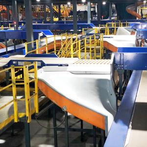 Luhui Otro equipo de manejo de materiales Transportador de diseño modular Sistema automático de clasificación de cajas de paquetes Canaleta de transferencia de caída baja - Product Image 4
