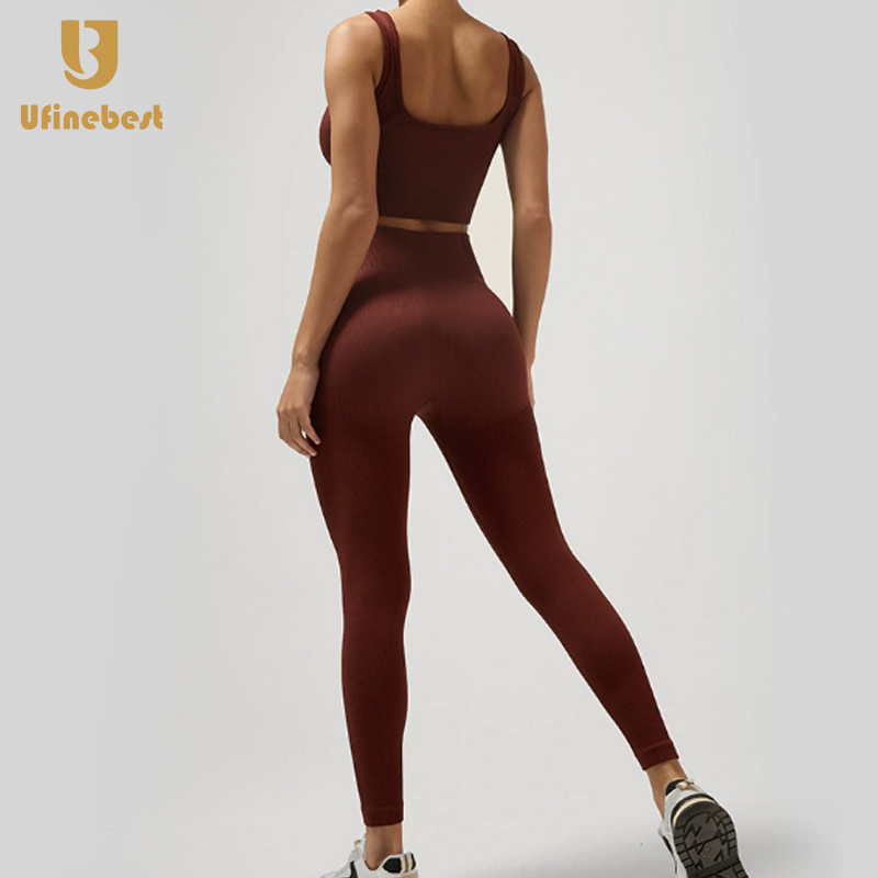 Ensemble café, soutien-gorge et leggings