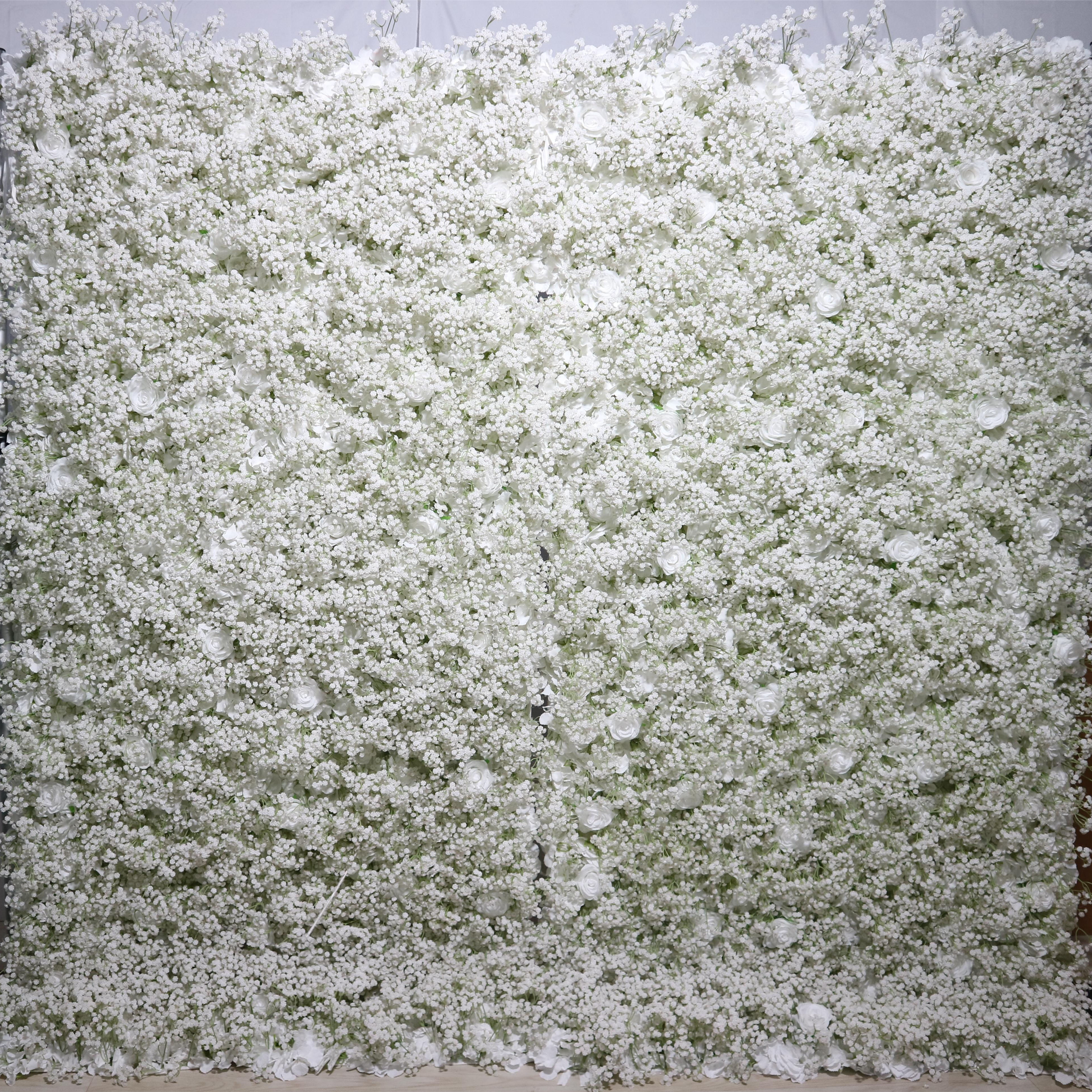Mur de fleurs de gypsophile et de roses