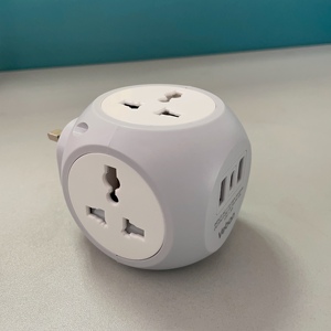 Adaptador de enchufe múltiple universal de 4 vías Adaptador de enchufe con extensión de pared Toma de corriente de 4 salidas - Product Image 3