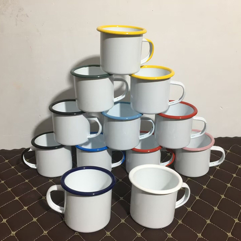 Taza pequeña blanca con borde redondeado (color aleatorio)