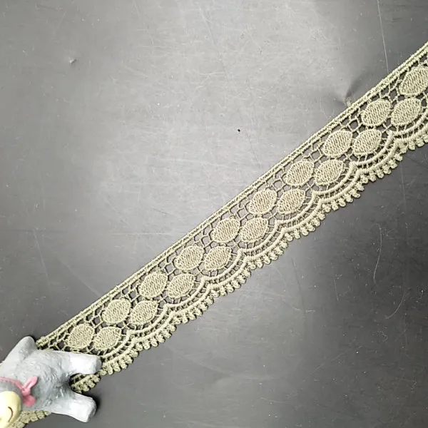 Lateral ondulado renda ouro bordado solúvel, elegante lado reto tecido 100% poliéster crocheted 2.8cm de largura