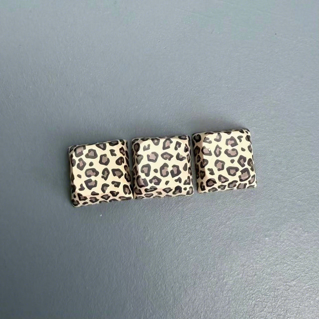 Khaki leopard print