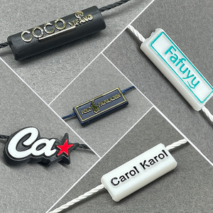 Varias cadenas de etiquetas colgantes de sello de plástico con bloqueo de logotipo en relieve personalizado para etiquetas de ropa cinta de cinta para etiquetado de tela - Product Image 5