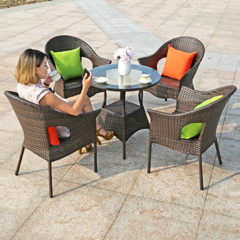 80cm round table and 4 chairs