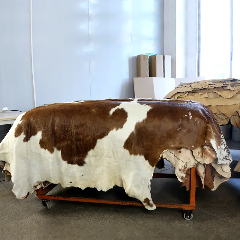 Voll haut natürliche Kuh häute große Größe echtes Rohleder Material Rinder versteckt echtes Rindsleder Teppich Haar auf