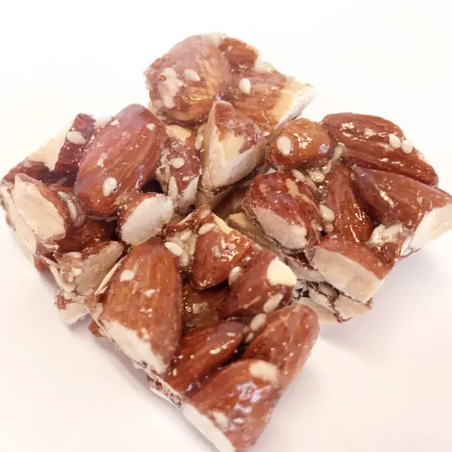 High Nutrition Candy Nuts Crisp Nut Cluster Mixed Almond Nut Crunch with Crispy Taste