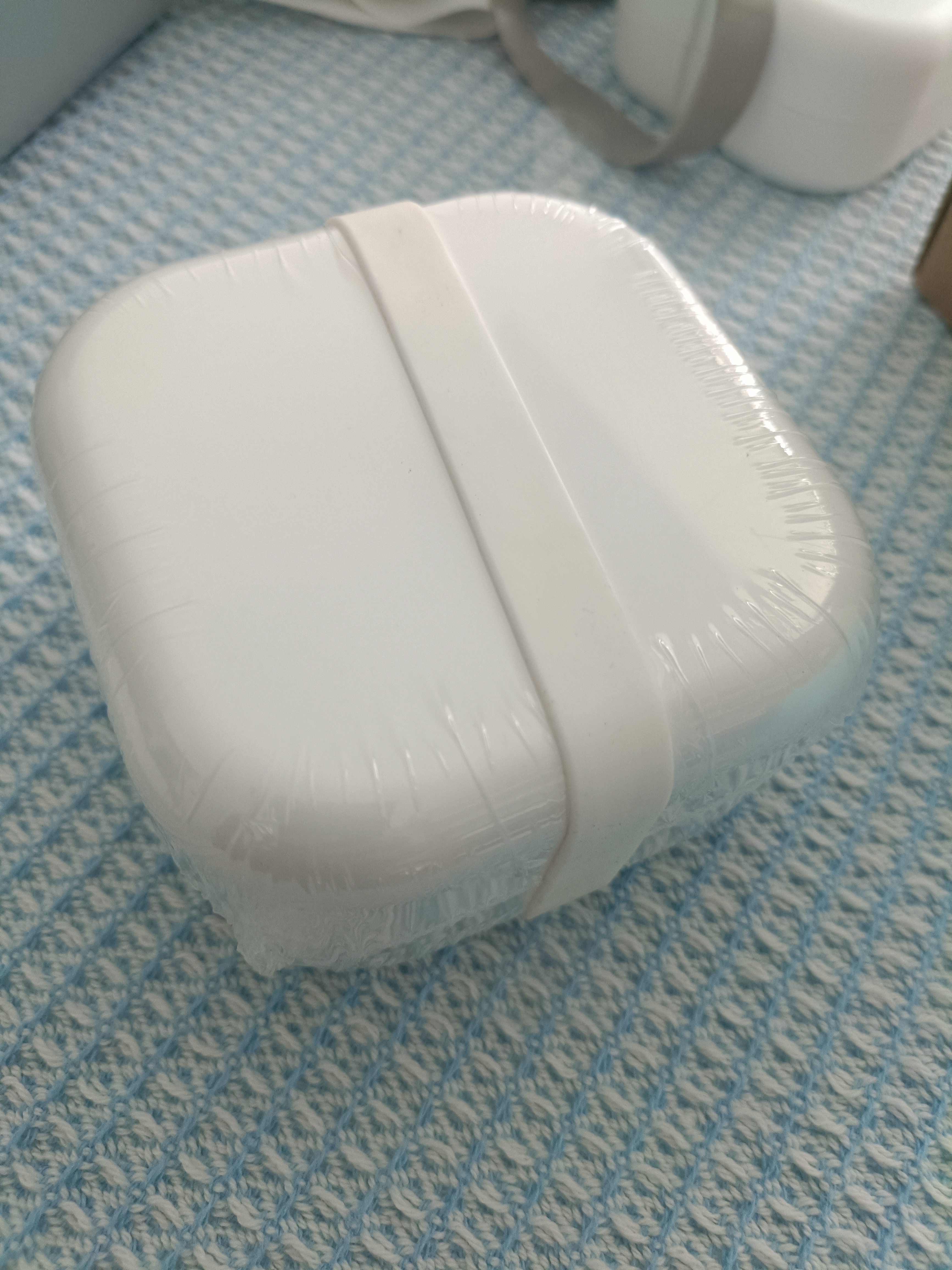 Boîte à savon carrée blanche avec plateau et bande de silicone