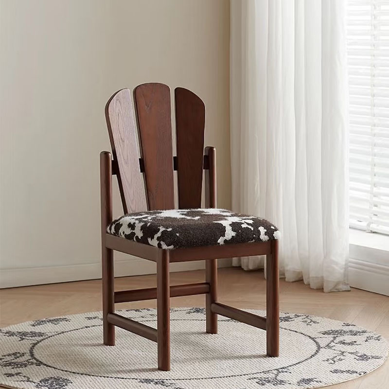 Fourrure de vison blanc laiteux - Chaise sable noyer fumé