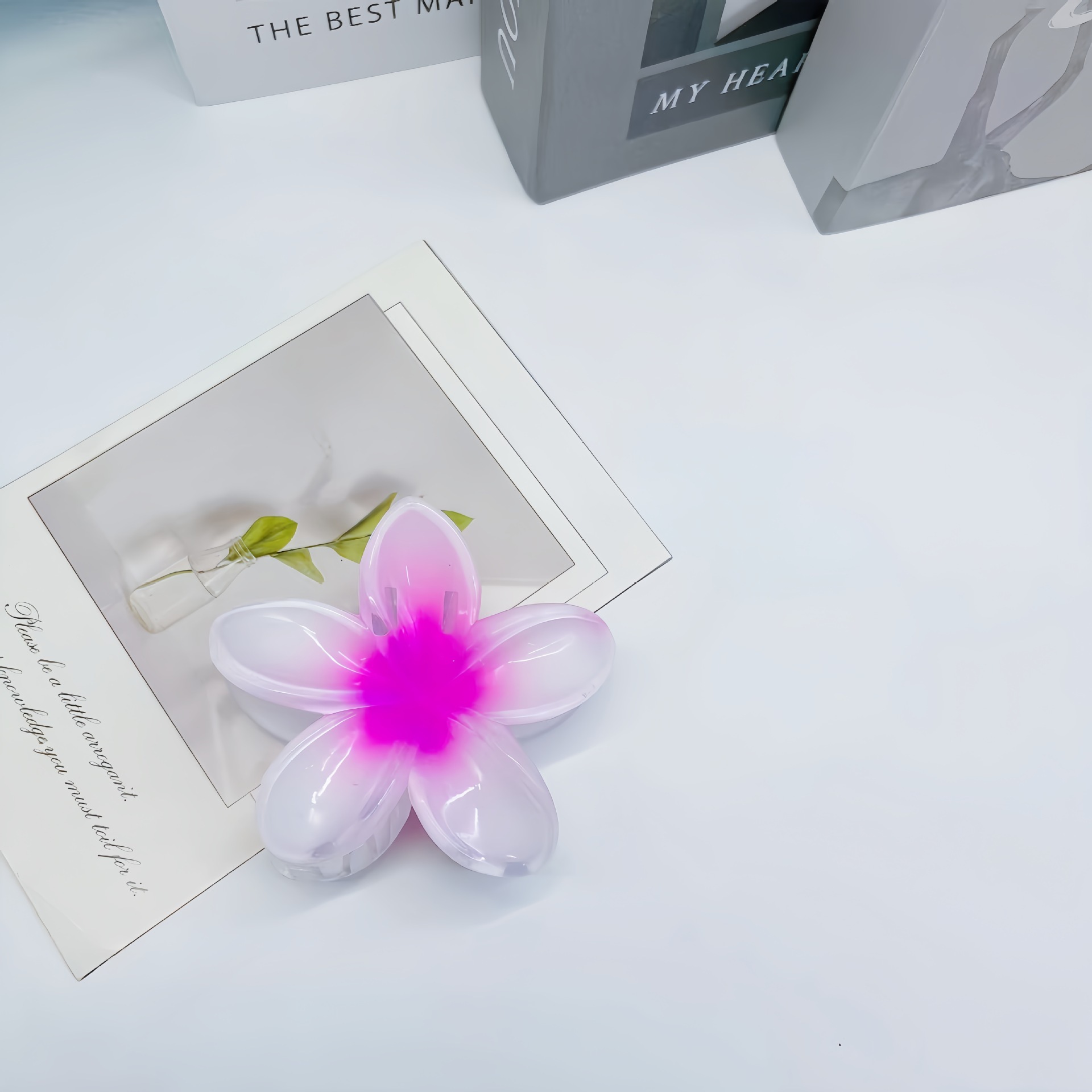 8 cm di larghezza, bianco e rosa.