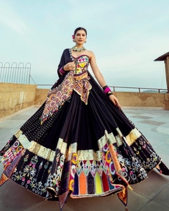 Hint üreticisinden düğün kıyafeti için özel Bollywood tarzı Lehnga Choli fonksiyonu özel Lehengha choli Lehenga Choli - Product Image 3