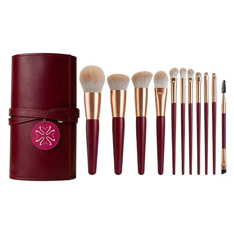 Ensemble de pinceaux de maquillage rouges
