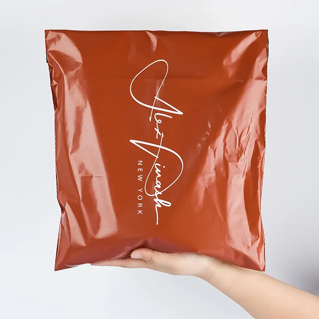 Sacchetti di spedizione in plastica per indumenti da imballaggio ecologici per l'imballaggio di sacchetti postali personalizzati Polly per la spedizione di abbigliamento