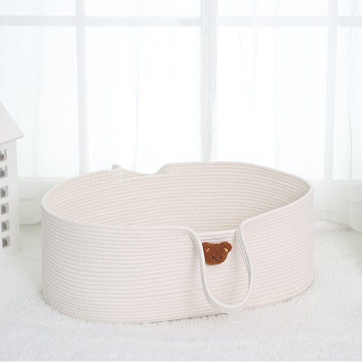 Cachorro de oso blanco