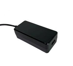 12VバッテリーCCCVモード用リチウムバッテリー充電器12.6V5.7Aデスクトップ電源 - Product Image 6