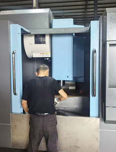 Centro de mecanizado Cnc de precisión personalizado de 4 ejes y 5 ejes Centro de mecanizado Vertical de fresado Cnc de alta velocidad - Product Image 5