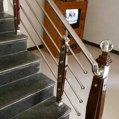 Balustrade de câble en acier inoxydable, rampe d'escalier classique d'hôtel, balustrade de balcon en bois de villa