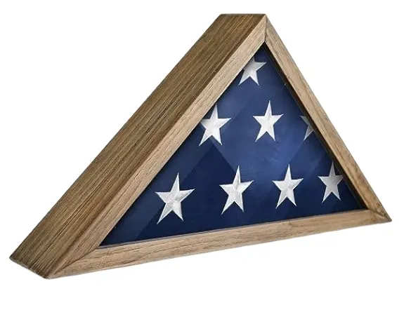 दारोक झंडे का रंग, दफन झंडा, लकड़ी का सैन्य स्मारक ध्वज प्रदर्शन मामला