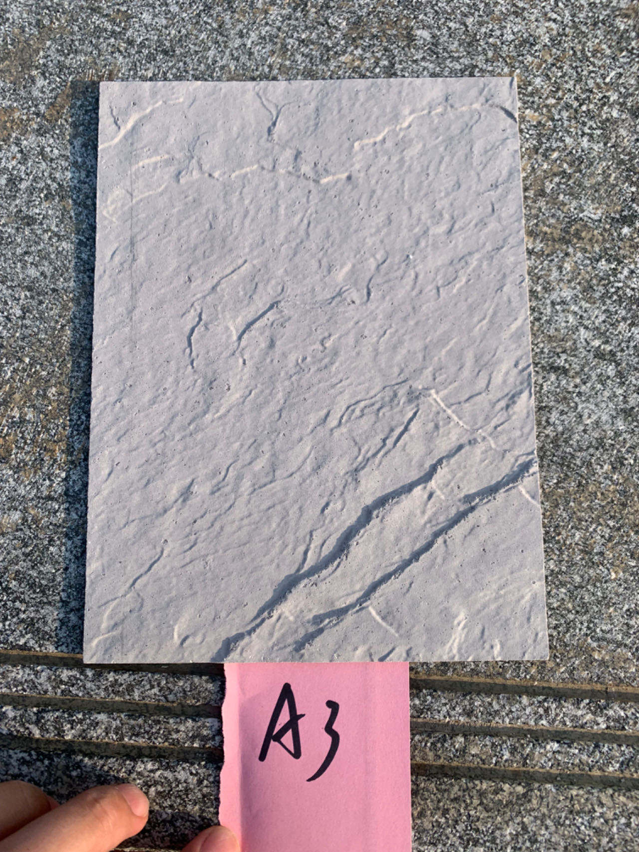 สีเทาอ่อน