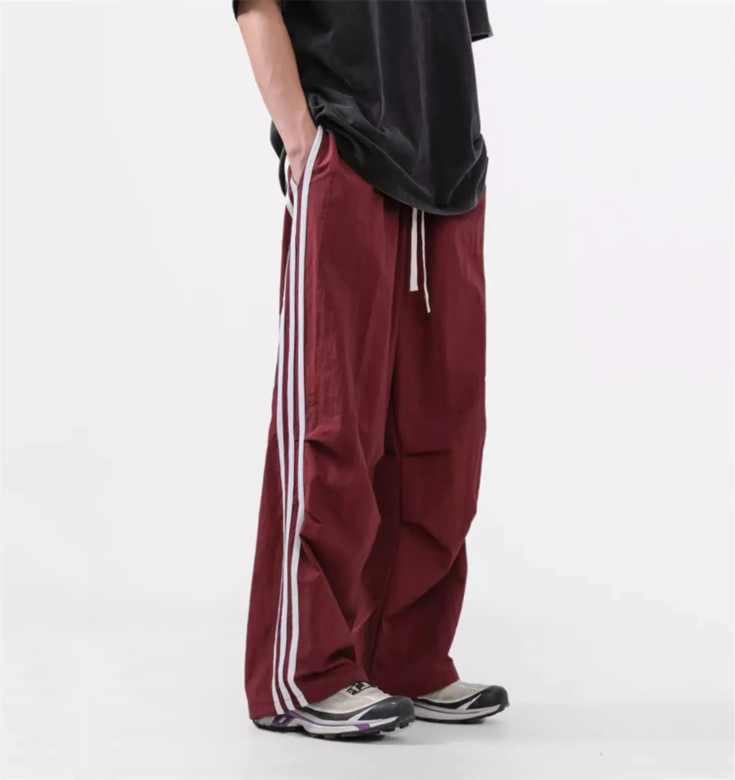 Pantaloni sportivi da uomo streetwear in nylon pantaloni larghi dritti cargo a righe laterali viola
