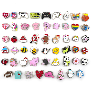 卸売LEDデザイナーピンクレッドハート動物花クロッグ靴チャーム防水PVCカラフルな光アクセサリーバルクLED - Product Image 1