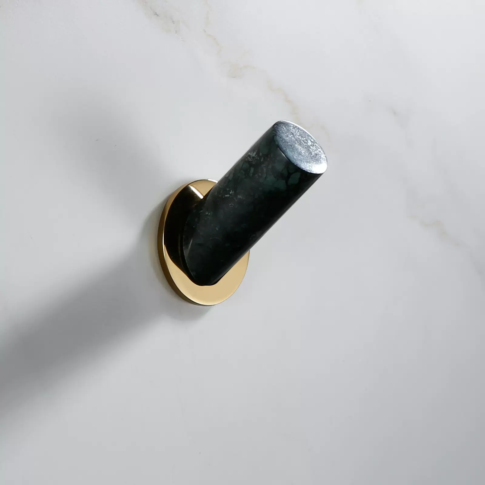Installato da colla, geen di marmo, con lucido placcato oro