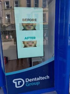 Mağaza pencere ekran dijital tabela ve görüntüler videolar pencere bakan ekran 4k Kiosk Windows için dokunmatik ekran