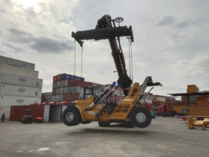 Factory Price 10 Ton 16M <strong>Reach</strong> Stacker <strong>Crane</strong> SRSC1009-6E <strong>Reach</strong> Stacker for Sale - Product Image 2