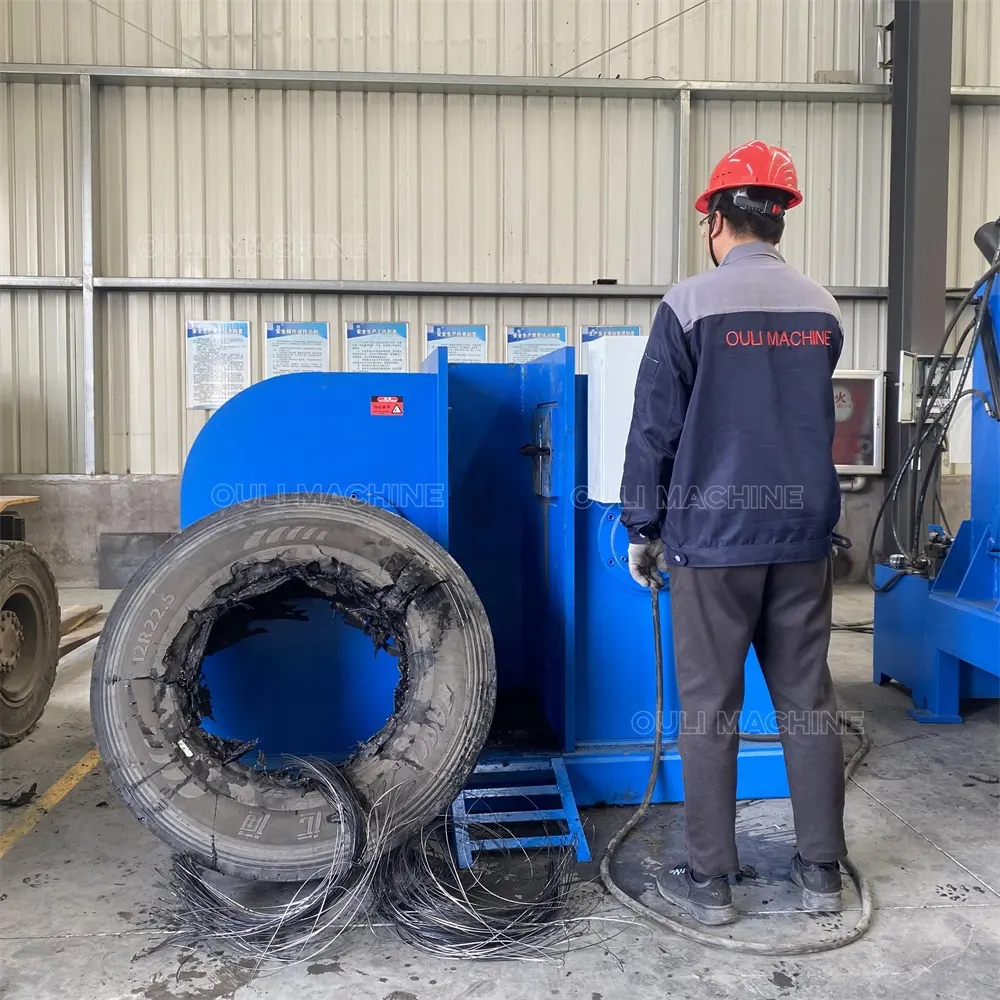 Macchina da taglio idraulica per pneumatici, macchina per frantoio in gomma, controllo plc macchine automatiche per il riciclaggio di pneumatici di scarto