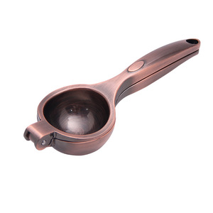 <span class=keywords><strong>Antique</strong></span> Brass Zinc Alloy Lemon Squeezer Hand Press Fruit <span class=keywords><strong>Juicer</strong></span> Metal Orange Lemon Juice Maker para Home Kitchen Restaurant - Product Image 1