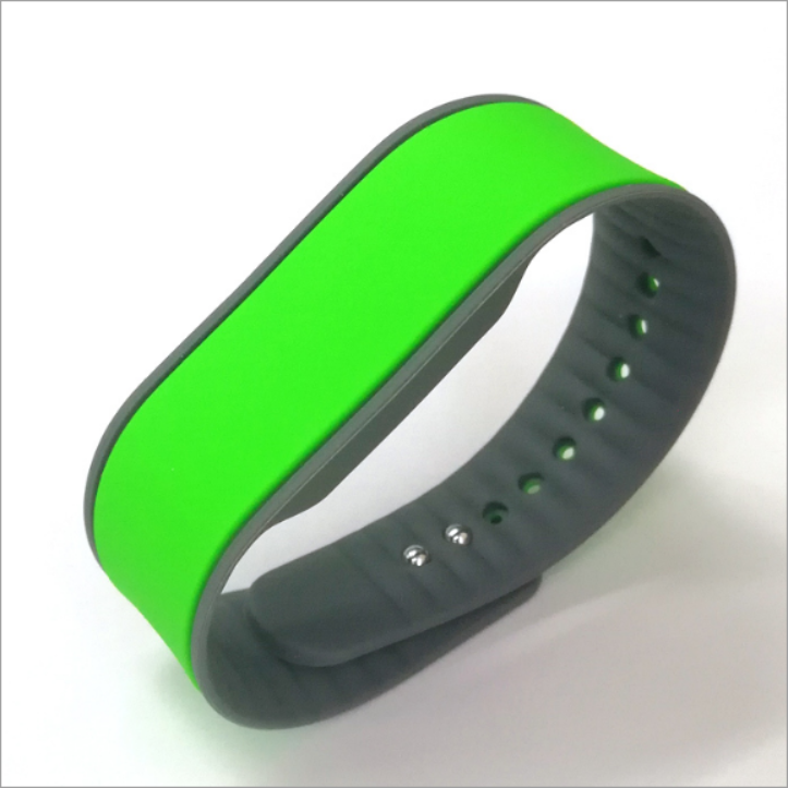 สีเขียว