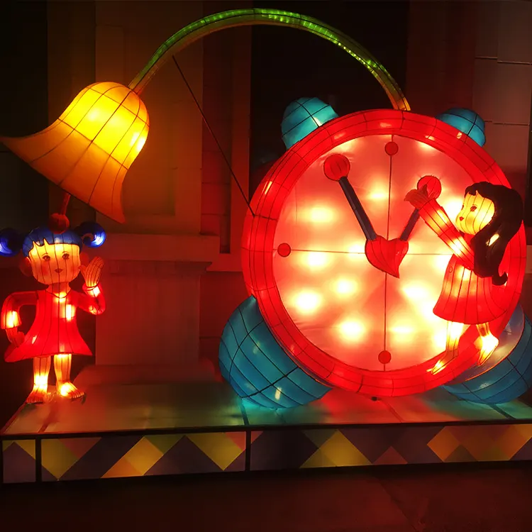 Realistico Della Lanterna di Seta festival decorare figura di cartone animato Lanterna in vendita