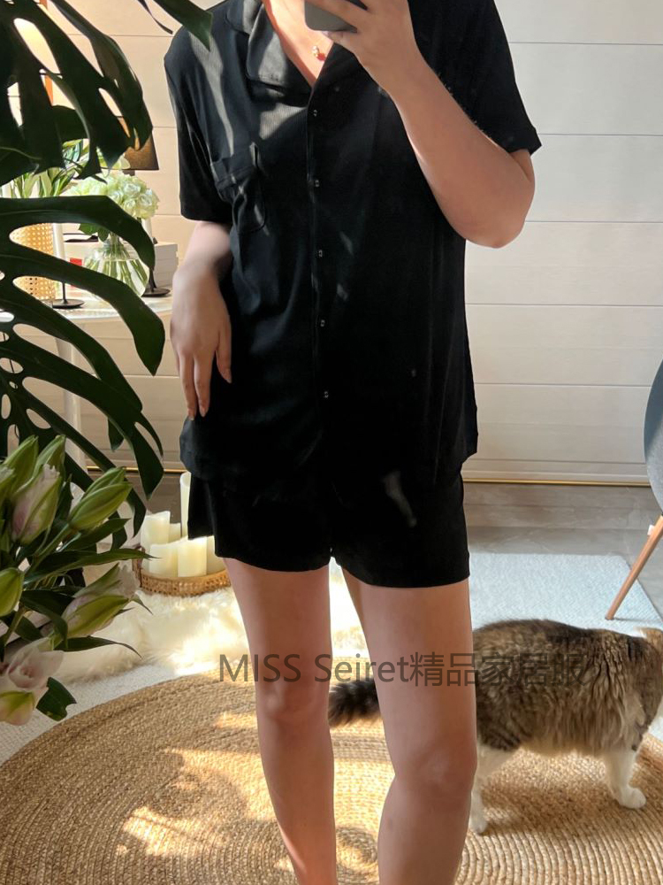 Black short sleeved shorts