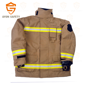 En חליפת כיבוי אש סטנדרטית עבור firemen בידוד חום חום fireen טוב להקרבת חסין אש חסין רביטה גמישה