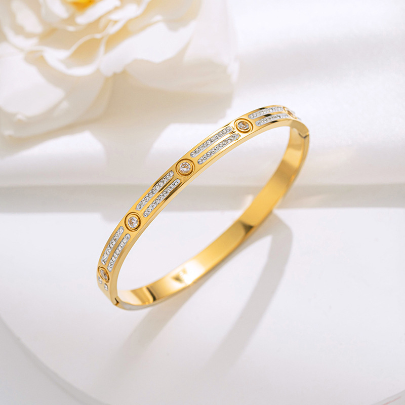 Bracelet en or serti de diamants à double rangée