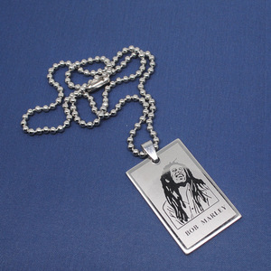 จี้สแตนเลสสตีลสไตล์ฮิปฮอปรีเก้ แฟชั่นบ็อบ มาร์เลย์ ดีไซน์จี้ห้อยคอประดับมุกและเพชร สำหรับงานปาร์ตี้สไตล์คริสเตียน - Product Image 3