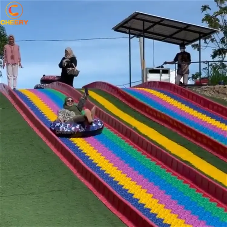 Parque de diversões personalizado playground grande corrediça de plástico para neve seca corrediça arco-íris na inclinação do solo