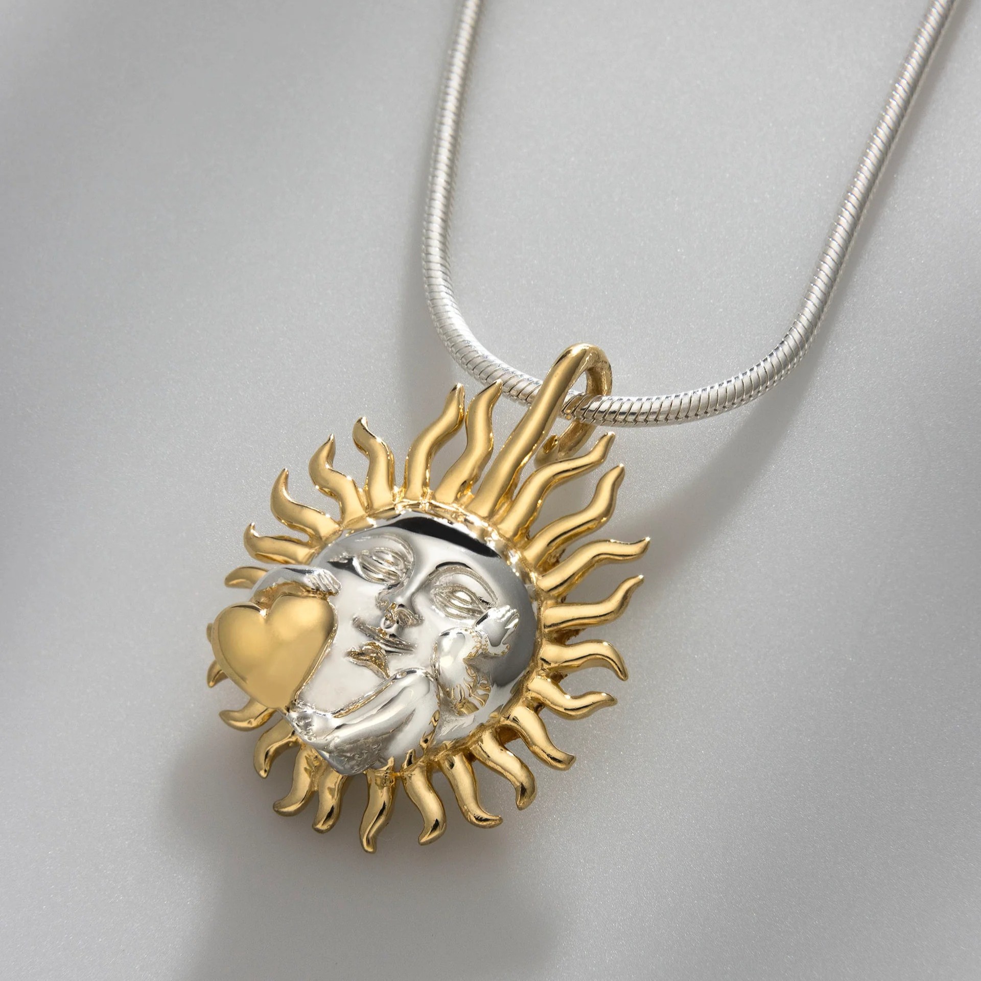 Collier soleil doré