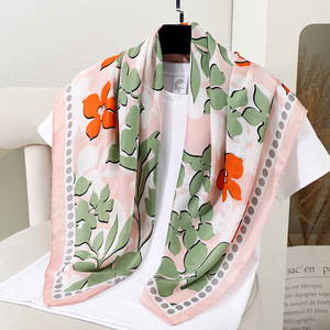新しいスタイリッシュなチェーンパターン<span class=keywords><strong>90</strong></span>*90CMシルクネックスカーフヘッドラップ女性インスパイアプリントシルクスクエアヘアスカーフショールヒジャーブ